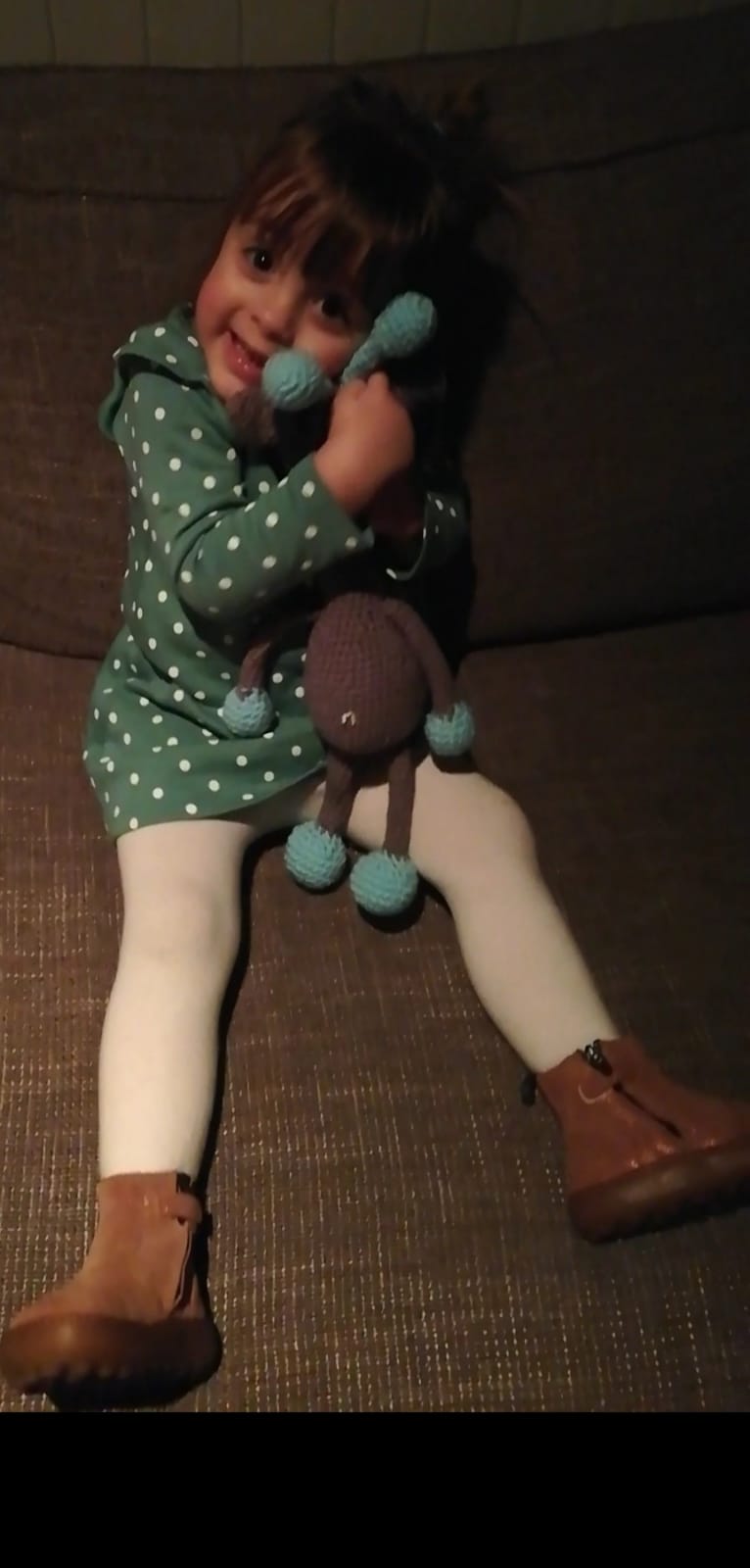 Suze met haar knuffel Gina